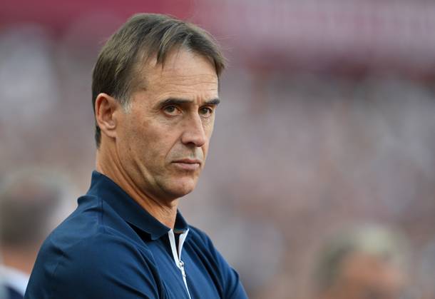 Football - Premier League - West Ham United vs Aston Villa - London Stadium - Saturday 17th August 2024. West Ham United s Head Coach Julen Lopetegui. COLORSPORT ASHLEY WESTERN