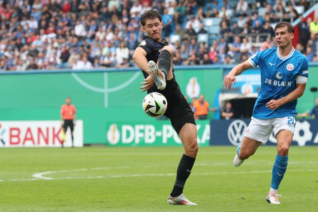 18.08.2024, xtgx, Fussball DFB Pokal 1. Runde, FC Hansa Rostock - Hertha BSC Berlin emspor, v.l. Linus Gechter (Hertha, 44), Alexander Rossipal (Rostock, 21) Zweikampf, Duell, Kampf, tackle (DFL DFB REGULATIONS PROHIBIT ANY USE OF PHOTOGRAPHS as IMAGE SEQUENCES and or QUASI-VIDEO) Rostock