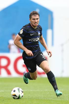 18.08.2024, xtgx, Fussball DFB Pokal 1. Runde, FC Hansa Rostock - Hertha BSC Berlin emspor, v.l. Jonjoe Kenny (Hertha, 16) Freisteller, Einzelbild, Ganzkoerper, single frame (DFL DFB REGULATIONS PROHIBIT ANY USE OF PHOTOGRAPHS as IMAGE SEQUENCES and or QUASI-VIDEO) Rostock