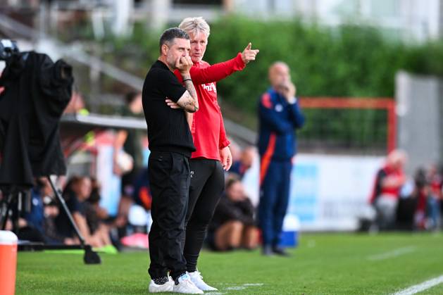 Fußball, Freundschaftsspiel, 20240820, FC Bayern München - Juventus Turin. Im Bild Trainer der FC Bayern München Frauen Alexander STRAUS und Co-Trainer der FC Bayern München Frauen Kjetil LONE. Unterhaching uhlsport PARK Bayern Deutschland Copyright: Passion2Press MarkusxFischerx