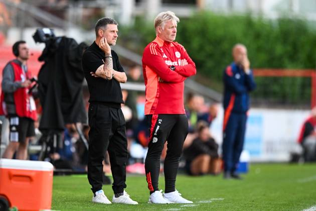 Fußball, Freundschaftsspiel, 20240820, FC Bayern München - Juventus Turin. Im Bild Trainer der FC Bayern München Frauen Alexander STRAUS und Co-Trainer der FC Bayern München Frauen Kjetil LONE. Unterhaching uhlsport PARK Bayern Deutschland Copyright: Passion2Press MarkusxFischerx