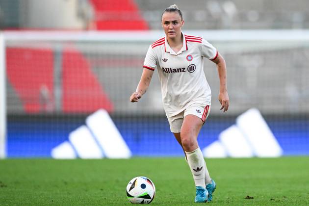 Fußball, Freundschaftsspiel, 20240820, FC Bayern München - Juventus Turin. Im Bild Georgia STANWAY (FC Bayern München Frauen, 31) Dribbling Ball. Unterhaching uhlsport PARK Bayern Deutschland Copyright: Passion2Press MarkusxFischerx