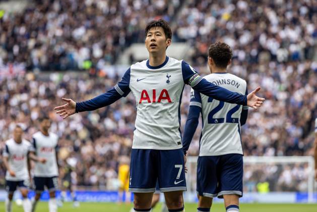 Football - 2024 2025 Premier League - Tottenham Hotspur vs Everton - Tottenham Hotspur Stadium - Saturday 24th August 2024 Son Heung-Min (Tottenham Hotspur) takes the plaudits of the home fans after scoring his second goal at the Tottenham Hotspur Stadium Daniel Bearham Colorsport csp_tot_eve_db_24082024_