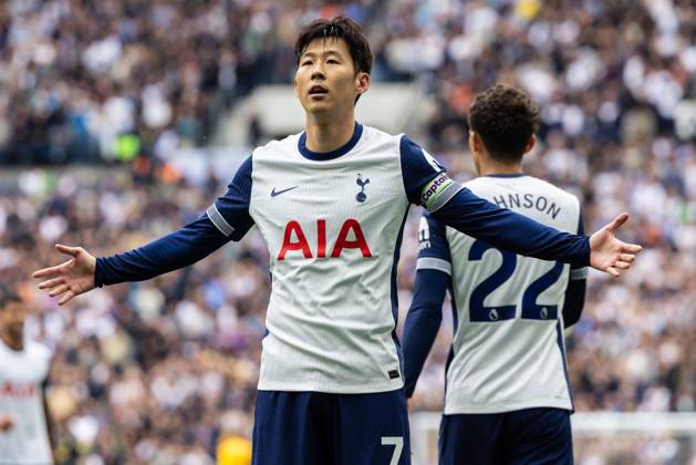 Football - 2024 2025 Premier League - Tottenham Hotspur vs Everton - Tottenham Hotspur Stadium - Saturday 24th August 2024 Son Heung-Min (Tottenham Hotspur) takes the plaudits of the home fans after scoring his second goal at the Tottenham Hotspur Stadium Daniel Bearham Colorsport csp_tot_eve_db_24082024_