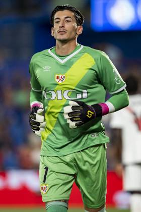 Getafe CF vs Rayo Vallecano - La Liga EA Sports 2024 25 Daniel Cardenas Lindez of Rayo Vallecano seen during the La Liga EA Sports 2024 25 football match between Getafe CF vs Rayo Vallecano at Estadio Coliseum on August 24, 2024 in Getafe, Spain. Getafe Estadio Coliseum Madrid Spain Copyright: xAlbertoxGardinx AGardin_20240824_Football_Liga_Getafe_Rayo_Vallecano_062