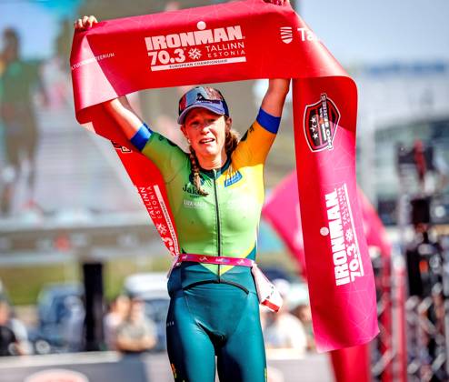 Bilder des Jahres 2024, Sport 08 August Sport Themen der Woche KW34 Sport Bilder des Tages Ironman 70.3 Europameisterschaft Tallinn 25.08.24: Caroline Pohle (DEU) wird Europameisterin in Estland Tallinn Estland