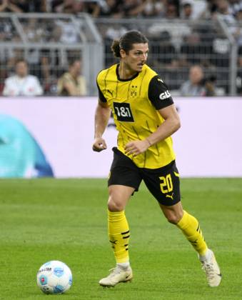 Signal Iduna Arena Dortmund 24.8.2024, 1. Fussball Bundesliga Saison 2024 25 1.Spieltag, Borussia Dortmund (BVB, gelb) vs Eintracht Frankfurt (SGE, weiss) 2:0 - Marcel Sabitzer (BVB)