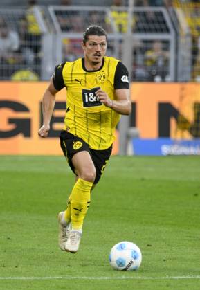 Signal Iduna Arena Dortmund 24.8.2024, 1. Fussball Bundesliga Saison 2024 25 1.Spieltag, Borussia Dortmund (BVB, gelb) vs Eintracht Frankfurt (SGE, weiss) 2:0 - Marcel Sabitzer (BVB)
