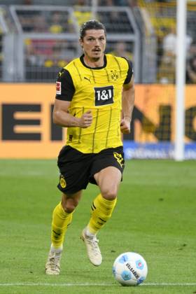 Signal Iduna Arena Dortmund 24.8.2024, 1. Fussball Bundesliga Saison 2024 25 1.Spieltag, Borussia Dortmund (BVB, gelb) vs Eintracht Frankfurt (SGE, weiss) 2:0 - Marcel Sabitzer (BVB)