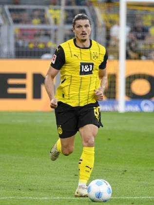 Signal Iduna Arena Dortmund 24.8.2024, 1. Fussball Bundesliga Saison 2024 25 1.Spieltag, Borussia Dortmund (BVB, gelb) vs Eintracht Frankfurt (SGE, weiss) 2:0 - Marcel Sabitzer (BVB)