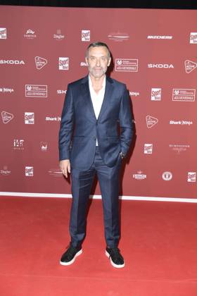 Thomas Doll bei der Ankunft zu der Preisverleihung des BILD-Award am 26.08.2024 in der Fischauktionshalle in Hamburg