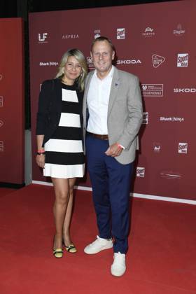 Andy Grote (Innen- und Sportsenator Hamburg) mit Frau Catherine Saavedra bei der Ankunft zu der Preisverleihung des BILD-Award am 26.08.2024 in der Fischauktionshalle in Hamburg