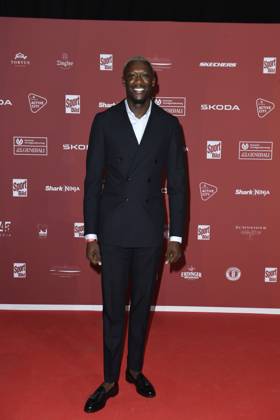 Owen Ansah bei der Ankunft zu der Preisverleihung des BILD-Award am 26.08.2024 in der Fischauktionshalle in Hamburg