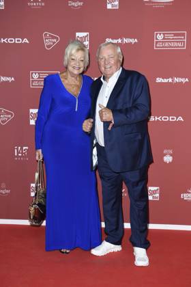 Ulli Wegner mit Ehefrau Margret Wegner bei der Ankunft zu der Preisverleihung des BILD-Award am 26.08.2024 in der Fischauktionshalle in Hamburg