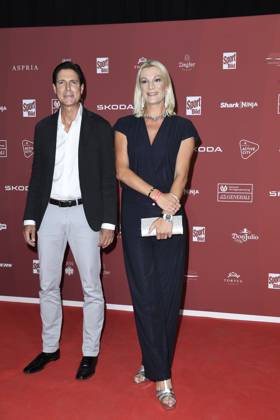 Marcus Höfl und Maria Höfl-Riesch bei der Ankunft zu der Preisverleihung des BILD-Award am 26.08.2024 in der Fischauktionshalle in Hamburg