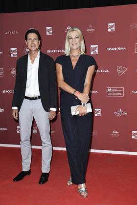 Marcus Höfl und Maria Höfl-Riesch bei der Ankunft zu der Preisverleihung des BILD-Award am 26.08.2024 in der Fischauktionshalle in Hamburg