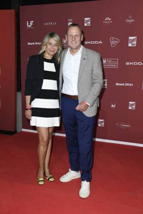 Andy Grote (Innen- und Sportsenator Hamburg) mit Frau Catherine Saavedra bei der Ankunft zu der Preisverleihung des BILD-Award am 26.08.2024 in der Fischauktionshalle in Hamburg