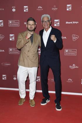 Ulrich Manuel Uli Hebel und Bernd Bönte (Boxer Manager) bei der Ankunft zu der Preisverleihung des BILD-Award am 26.08.2024 in der Fischauktionshalle in Hamburg
