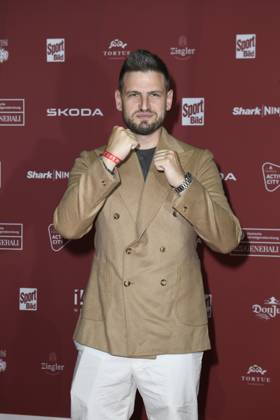Ulrich Manuel Uli Hebel bei der Ankunft zu der Preisverleihung des BILD-Award am 26.08.2024 in der Fischauktionshalle in Hamburg