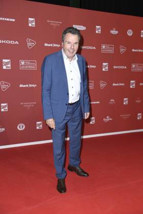 Heribert Bruchhagen bei der Ankunft zu der Preisverleihung des BILD-Award am 26.08.2024 in der Fischauktionshalle in Hamburg