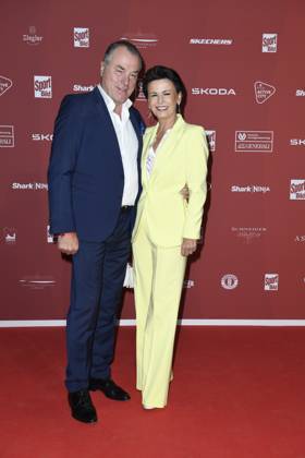 Clemens Tönnies mit Ehefrau Margit Tönnies bei der Ankunft zu der Preisverleihung des BILD-Award am 26.08.2024 in der Fischauktionshalle in Hamburg