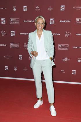 Friederike Kromp (Cheftrainerin der U20-Frauenmannschaft) bei der Ankunft zu der Preisverleihung des BILD-Award am 26.08.2024 in der Fischauktionshalle in Hamburg