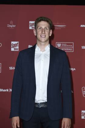 Lukas Märtens (Goldmedaille 2024 Olympiasieger) bei der Ankunft zu der Preisverleihung des BILD-Award am 26.08.2024 in der Fischauktionshalle in Hamburg