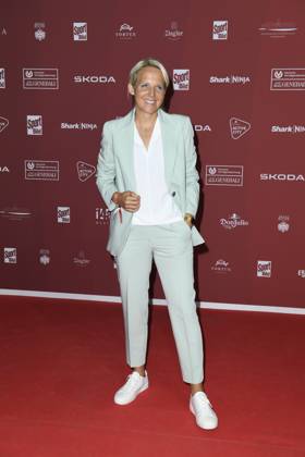 Friederike Kromp (Cheftrainerin der U20-Frauenmannschaft) bei der Ankunft zu der Preisverleihung des BILD-Award am 26.08.2024 in der Fischauktionshalle in Hamburg