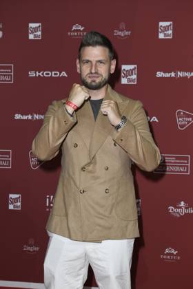 Ulrich Manuel Uli Hebel bei der Ankunft zu der Preisverleihung des BILD-Award am 26.08.2024 in der Fischauktionshalle in Hamburg