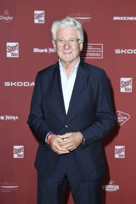 Marcel Reif bei der Ankunft zu der Preisverleihung des BILD-Award am 26.08.2024 in der Fischauktionshalle in Hamburg