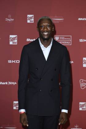 Owen Ansah bei der Ankunft zu der Preisverleihung des BILD-Award am 26.08.2024 in der Fischauktionshalle in Hamburg