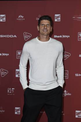 Mario Gomez bei der Ankunft zu der Preisverleihung des BILD-Award am 26.08.2024 in der Fischauktionshalle in Hamburg