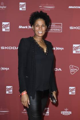 Navina Omilade (DFB-Team Europameisterin) bei der Ankunft zu der Preisverleihung des BILD-Award am 26.08.2024 in der Fischauktionshalle in Hamburg