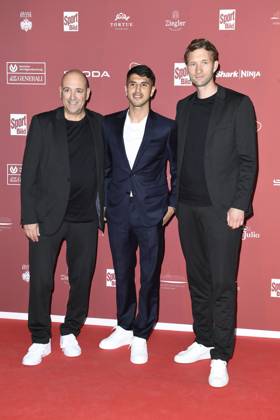 Fernando Carro, Exequiel Palacios und Simon Rolfes (Bayer Leverkusen) bei der Verleihung vom Bild Award am 26.08.2024 in Hamburg Sport Bild Award 2024 Verleihung in Hamburg