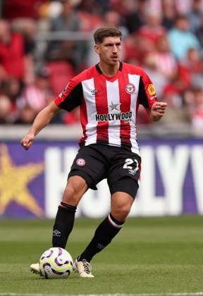 London, England, 31st August 2024. Brentford s Vitaly Janelt during the Premier League match at Gtech Community Stadium, London. Picture credit should read: David Klein Sportimage EDITORIAL USE ONLY. No use with unauthorised audio, video, data, fixture lists, club league logos or live services. Online in-match use limited to 120 images, no video emulation. No use in betting, games or single club league player publications. SPI-3288-0025