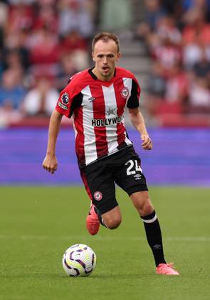 London, England, 31st August 2024. Brentford s Mikkel Damsgaard during the Premier League match at Gtech Community Stadium, London. Picture credit should read: David Klein Sportimage EDITORIAL USE ONLY. No use with unauthorised audio, video, data, fixture lists, club league logos or live services. Online in-match use limited to 120 images, no video emulation. No use in betting, games or single club league player publications. SPI-3288-0041