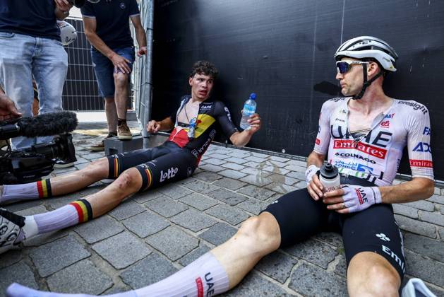 Bilder des Jahres 2024, Sport 09 September Sport Themen der Woche KW35 Sport Bilder des Tages Belgian Arnaud De Lie of Lotto Dstny and Belgian Tim Wellens of UAE Team Emirates pictured after the fifth and last stage of the Renewi Tour multi-stage cycling race, from Menen to Geraardsbergen (202,5 km) on Sunday 01 September 2024. The five-day race takes place in Belgium and the Netherlands. DAVIDxPINTENS  x99483695x
