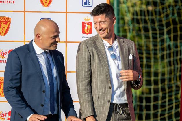 Fußball, Robert Lewandowski erhält Auszeichnung Orden des Lächelns in Warschau 01.09.2024 WARSZAWA CEREMONIA WRECZENIA ORDERU USMIECHU ROBERTOWI LEWANDOWSKIEMU N Z MAREK KRZYWICKI ROBERT LEWANDOWSKI FOT. MARCIN BANASZKIEWICZ FOTONEWS NEWSPIX.PL --- Newspix.pl WARSAW, POLAND 01.09.2024 Robert Lewandowski received the unique Order of the Smile award. The Knight of the Order of the Smile is an adult whose activity is exceptional, unconventional and brings children the most joy, often saving their lives. POLAND OUT!  20240901FNMB037