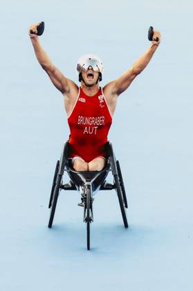 Bilder des Jahres 2024, Sport 09 September Sport Themen der Woche KW36 PARALYMPICS - Paralympic Summer Games 2024 PARIS,FRANCE,02.SEP.24 - PARALYMPICS, TRIATHLON - Paralympic Summer Games Paris 2024. Image shows the rejoicing of Florian Brungraber (AUT).  GEPAxpictures xPatrickxSteiner