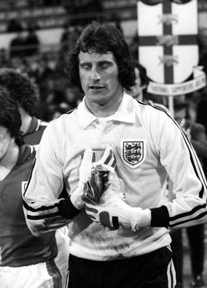 Fußball, Länderspiel, Deutschland - England 2:1 in München, 22.02.1978, Torwart Ray Clemence (England) kommt aufs Spielfeld