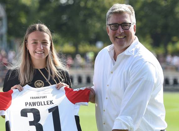 31.08.2024, xhbx, Fussball Google Pixel Frauen-Bundesliga, Eintracht Frankfurt - FC Carl Zeiss Jena emspor, v.l. Tanja Pawollek (Eintracht Frankfurt Damen), Axel Hellmann (Vorstandssprecher Eintracht Frankfurt Fussball AG) (DFL DFB REGULATIONS PROHIBIT ANY USE OF PHOTOGRAPHS as IMAGE SEQUENCES and or QUASI-VIDEO) Frankfurt am Main