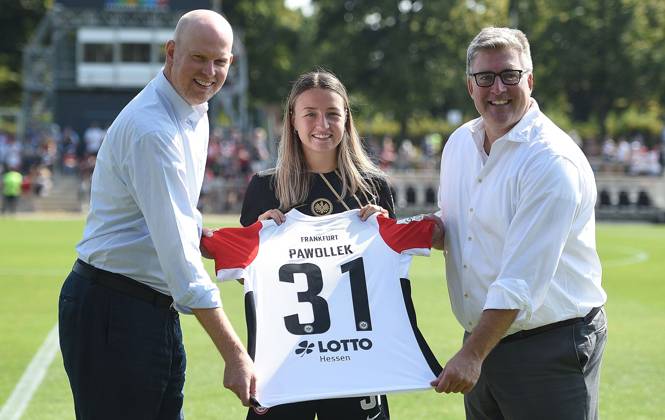 31.08.2024, xhbx, Fussball Google Pixel Frauen-Bundesliga, Eintracht Frankfurt - FC Carl Zeiss Jena emspor, v.l. Martin Blach (Lotto Hessen)Tanja Pawollek (Eintracht Frankfurt Damen), Axel Hellmann (Vorstandssprecher Eintracht Frankfurt Fussball AG) (DFL DFB REGULATIONS PROHIBIT ANY USE OF PHOTOGRAPHS as IMAGE SEQUENCES and or QUASI-VIDEO) Frankfurt am Main