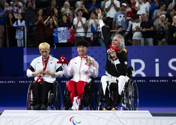 PARIS, FRANCE - SEPTEMBER 02: Thomas WANDSCHNEIDER (GER), startclass WH1 wins the bronce medal and celebrates during the winning ceremony Paris 2024 Summer Paralympic Games at Porte de la Chapelle Arena on September 02, 2024 in Paris, France. (Photo by Mika Volkmann DBS)