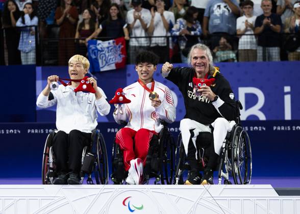 PARIS, FRANCE - SEPTEMBER 02: Thomas WANDSCHNEIDER (GER), startclass WH1 wins the bronce medal and celebrates during the winning ceremony Paris 2024 Summer Paralympic Games at Porte de la Chapelle Arena on September 02, 2024 in Paris, France. (Photo by Mika Volkmann DBS)