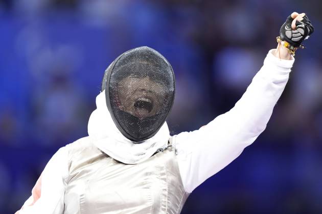 Bilder des Jahres 2024, Sport 09 September Sport Themen der Woche KW36 Sport Bilder des Tages Rong Xiao (CHN) celebrates, {scene}, Women™s Foil Categori B Gold Medal Bout, Grand Palais, September 4, 2024, Paris, France.