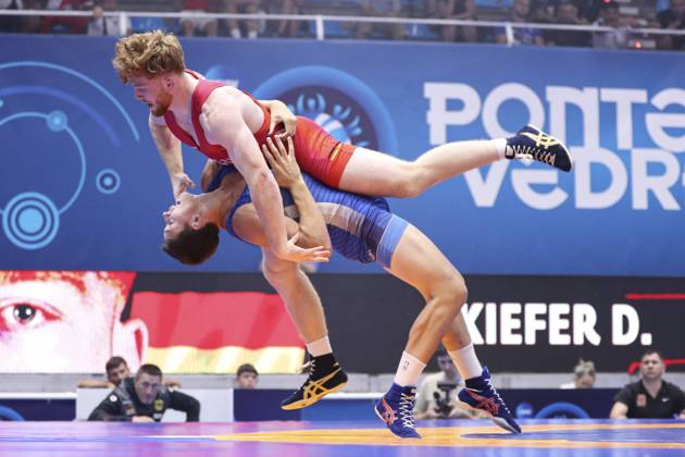 Bilder des Jahres 2024, Sport 09 September Sport Themen der Woche KW36 Sport Bilder des Tages U20 World Championships 2024 97kg GR - Yehor Yakushenko (UKR) df. Darius Kiefer (GER) Pontrevedra Spain