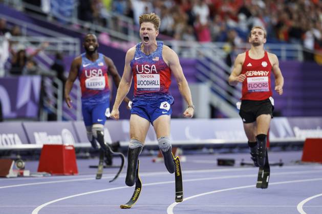 Bilder des Jahres 2024, Sport 09 September Paralympics (Para Leichtathletik); Paris, 06.09.2024 GOLD: WOODHALL Hunter (T62 USA), 400m, SILBER: FLOORS Johannes (T62 GER Para Leichtathletik), rechts; Paralympics (Para Leichtathletik) am 06.09.2024 im Stade de France in Paris (Frankreich). Copyright: xBEAUTIFULxSPORTS AxelxKohringx