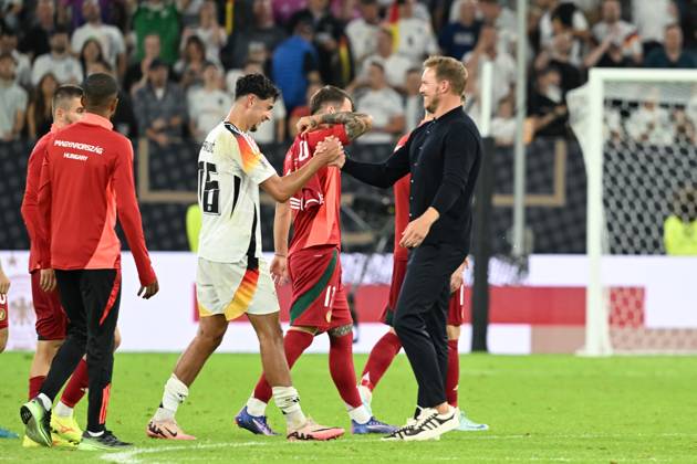 07.09.2024, xsltx, Fussball UEFA Nations League 2024, Deutschland - Ungarn emspor, v.re. Freude im deutschen Team nach dem 5:0 gegen Ungarn: Julian Nagelsmann (Bundestrainer Deutsche Nationalmannschaft) gratuliert Aleksandar Pavlović (Deutsche Nationalmannschaft) (DFL DFB REGULATIONS PROHIBIT ANY USE OF PHOTOGRAPHS as IMAGE SEQUENCES and or QUASI-VIDEO)