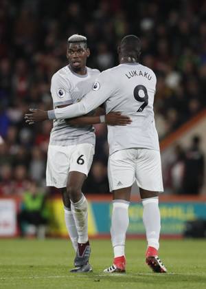 AFC Bournemouth v Manchester United, ManU - Premier League - Vitality Stadium April 18, 2018 - Bournemouth, United Kingdom - Substituted Paul Pogba of Manchester United walks off and hugs Romelu Lukaku of Manchester United during the premier league match at the Vitality Stadium, Bournemouth. Picture date 18th April 2018. Picture credit should read: David Klein Sportimage Bournemouth United Kingdom EDITORIAL USE ONLY Copyright: xx ZUMA-20180418_zaf_si1_074.jpg DavidxKleinx csmphototwo392077