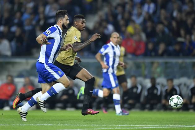 FC Porto v Club Brugge - UEFA Champions League PORTO, PORTUGAL - NOVEMBER 2 : Moraes Ferreira Da Silva Wesley forward of Club Brugge is challenged by Felipe of FC Porto during the Champions League Group H stage match of FC Porto against Club Brugge at the Estadio do Dragao on November 02, 2016 in Porto, Portugal, 2 11 2016 Porto Portugal Copyright: xNicoxVereeckenx 10611910-010